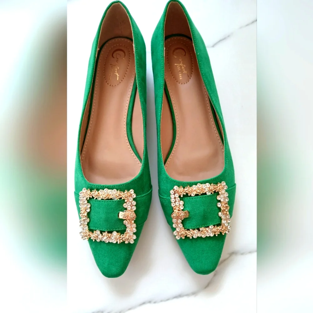 NWOT Elegant Green Faux Suede Women's Shoes with Gold-tone Embellished Buckle - Picture 1 of 8